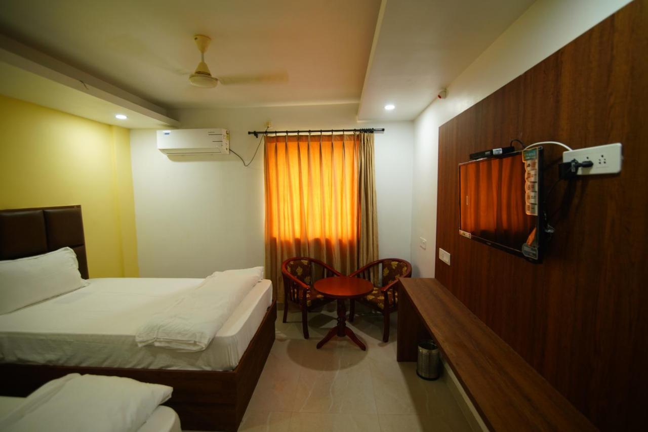 Siriki Resorts Srungavarapukota Exterior photo